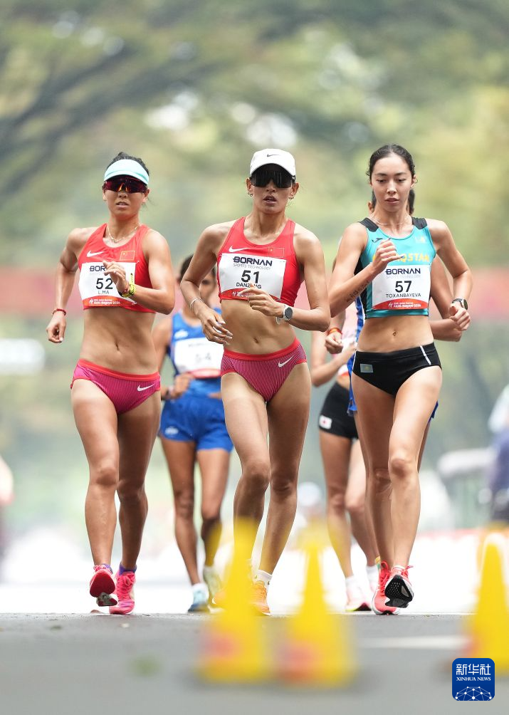 爱游戏体育女子马拉松竞走中国选手旦增曲宗递补摘金，马丽获得银牌，率先冲线的哈萨克斯坦选手成绩被取消