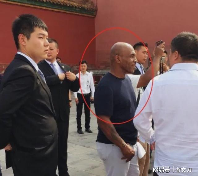 爱游戏体育拳王泰森来瞻仰毛主席遗容，他出来说了一句这辈子都没敢说的话